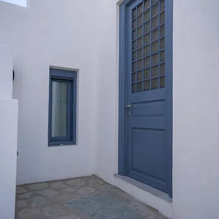 Traditional White House Holiday home Dhragoulas