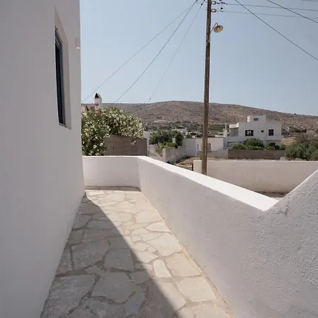 Traditional White House * Dhragoulas