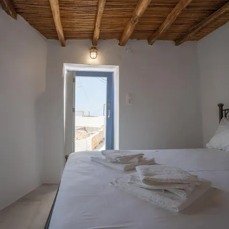 Holiday home Traditional White House *