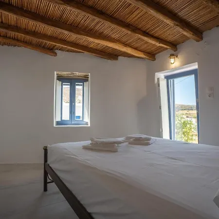 Traditional White House Holiday home Dhragoulas