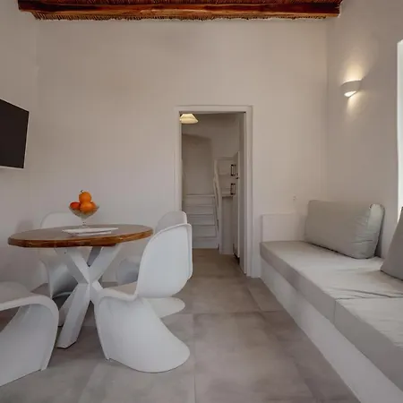 Holiday home Traditional White House *