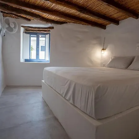 Traditional White House *