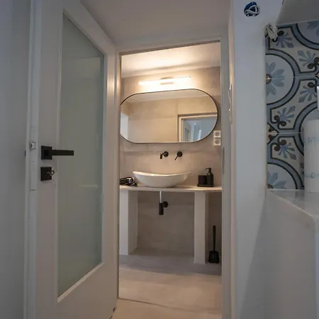 Traditional White House Holiday home *