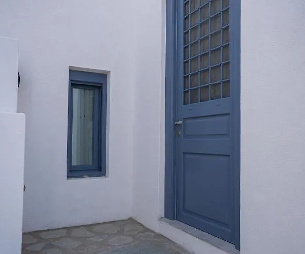 Traditional White House Holiday home Dhragoulas