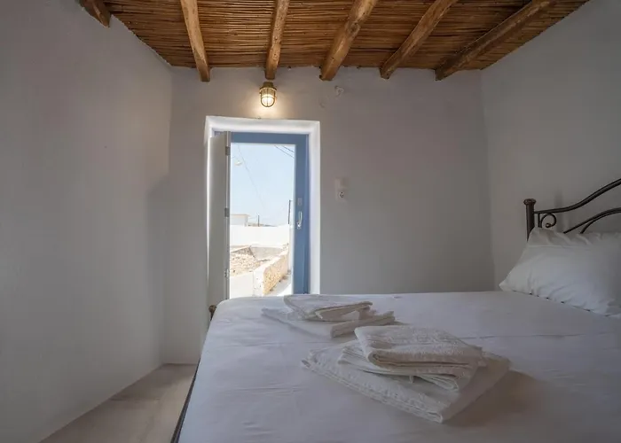 Holiday home Traditional White House *