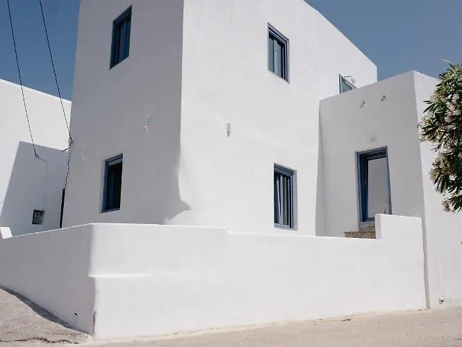 Дом отдыха Traditional White House