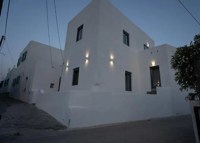 Traditional White House Holiday home Dhragoulas