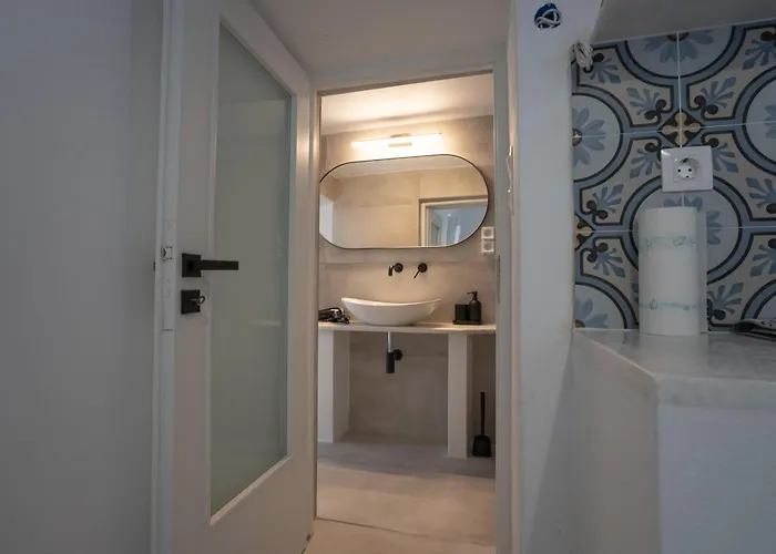 Traditional White House Holiday home *